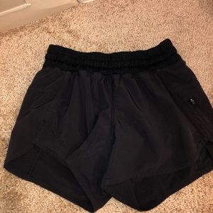 LULULEMON TRACKER SHORT